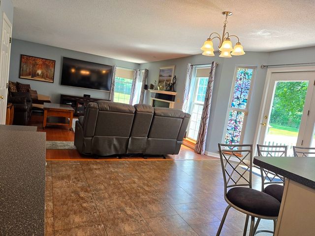4 Jennifer, Pelham, NH 03076