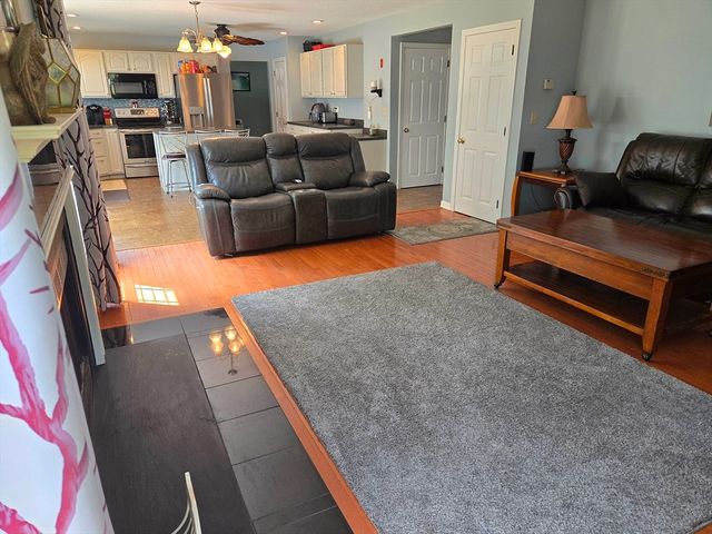 4 Jennifer, Pelham, NH 03076