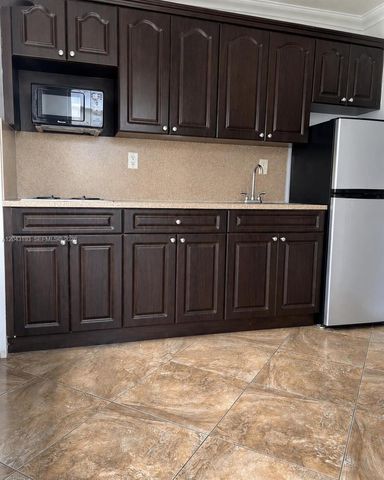 18025 NW 83rd Avenue 1, Hialeah, FL 33015