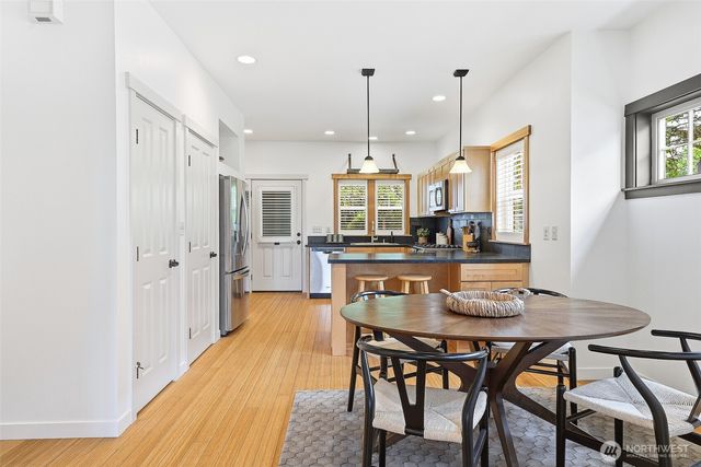1723 Bungalow Way NE, Poulsbo, WA 98370