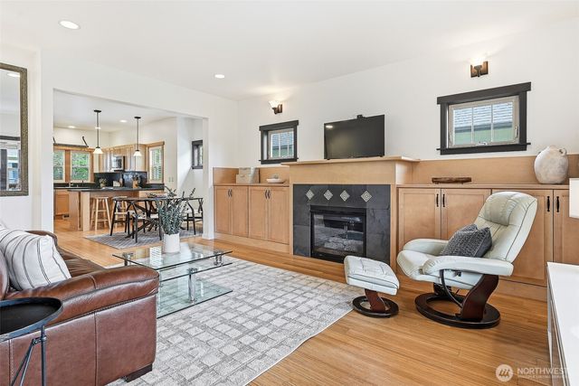 1723 Bungalow Way NE, Poulsbo, WA 98370