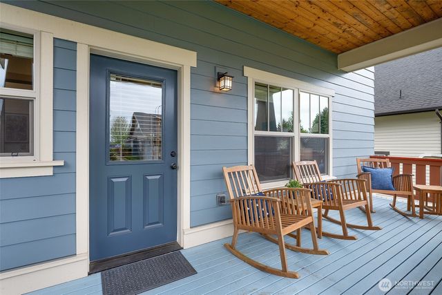 1723 Bungalow Way NE, Poulsbo, WA 98370