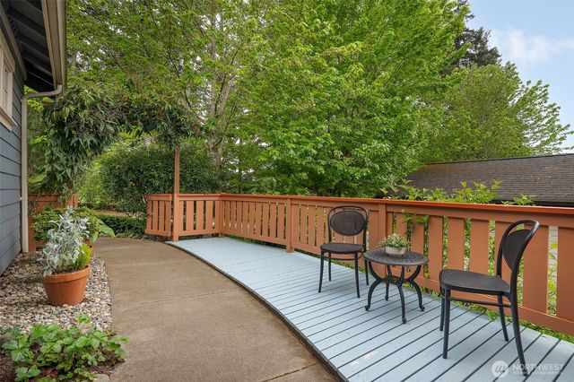 1723 Bungalow Way NE, Poulsbo, WA 98370