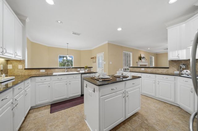 316 Overlook Drive, Friendswood, TX 77546