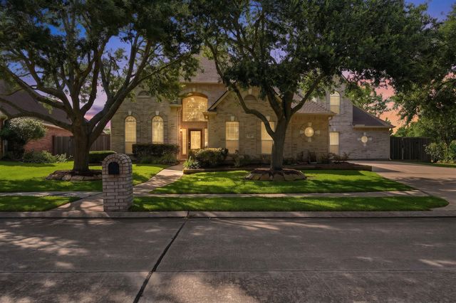316 Overlook Drive, Friendswood, TX 77546