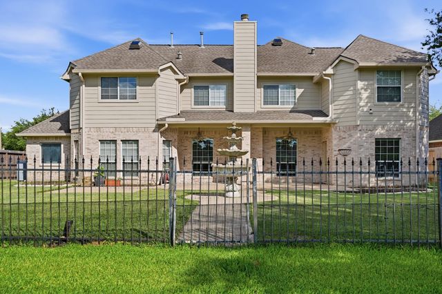 316 Overlook Drive, Friendswood, TX 77546