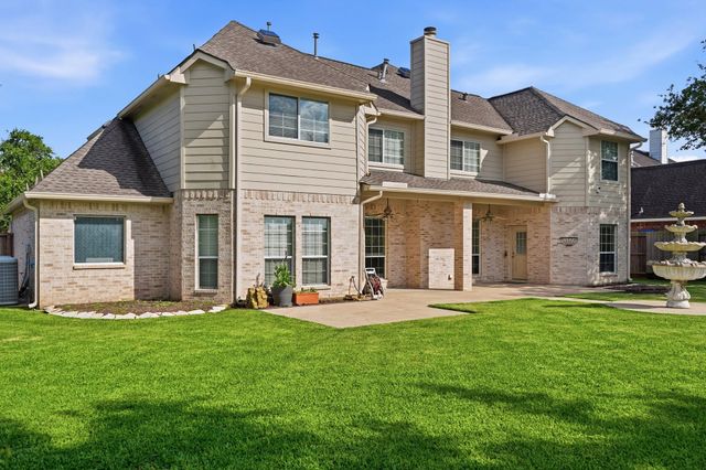 316 Overlook Drive, Friendswood, TX 77546