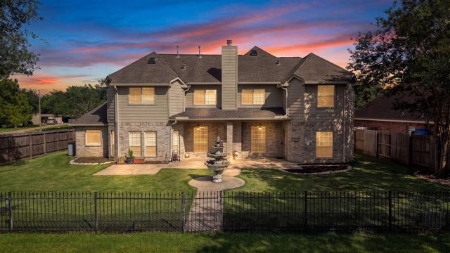 316 Overlook Drive, Friendswood, TX 77546