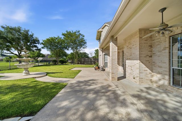 316 Overlook Drive, Friendswood, TX 77546
