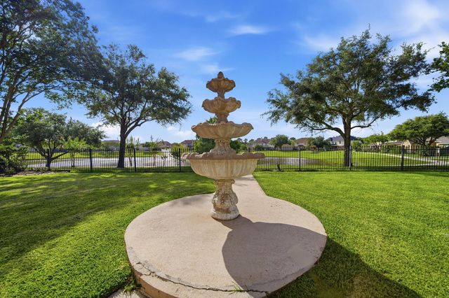 316 Overlook Drive, Friendswood, TX 77546