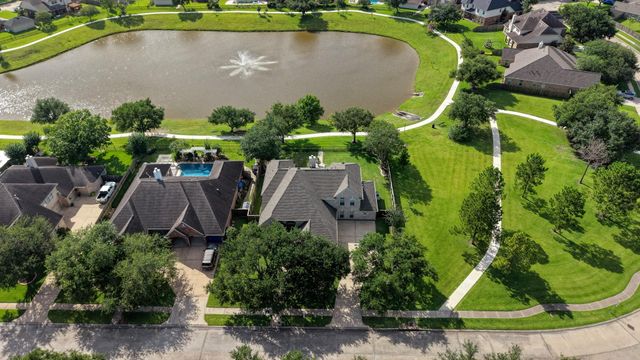 316 Overlook Drive, Friendswood, TX 77546