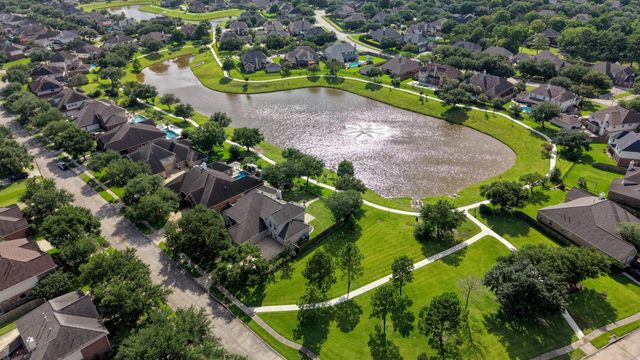 316 Overlook Drive, Friendswood, TX 77546
