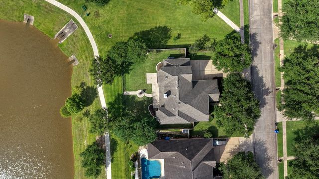 316 Overlook Drive, Friendswood, TX 77546