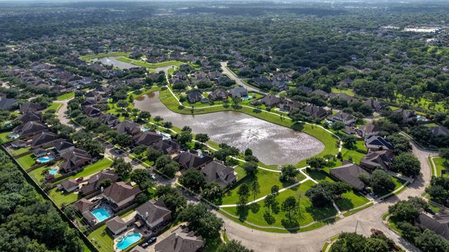 316 Overlook Drive, Friendswood, TX 77546