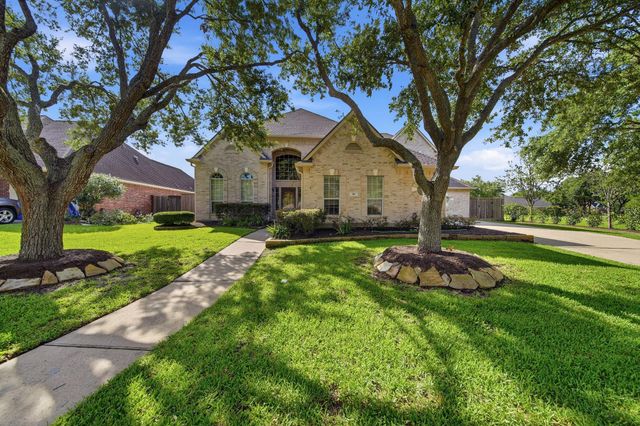 316 Overlook Drive, Friendswood, TX 77546