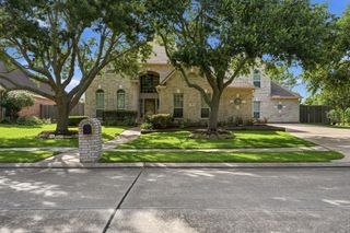 316 Overlook Drive, Friendswood, TX 77546