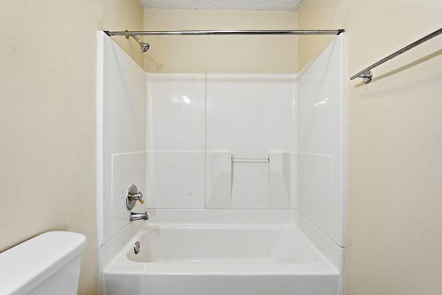 16235 Cutten Road, Houston, TX 77070