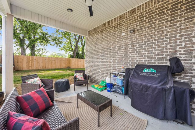 1302 Christman Street, Pea Ridge, AR 72751