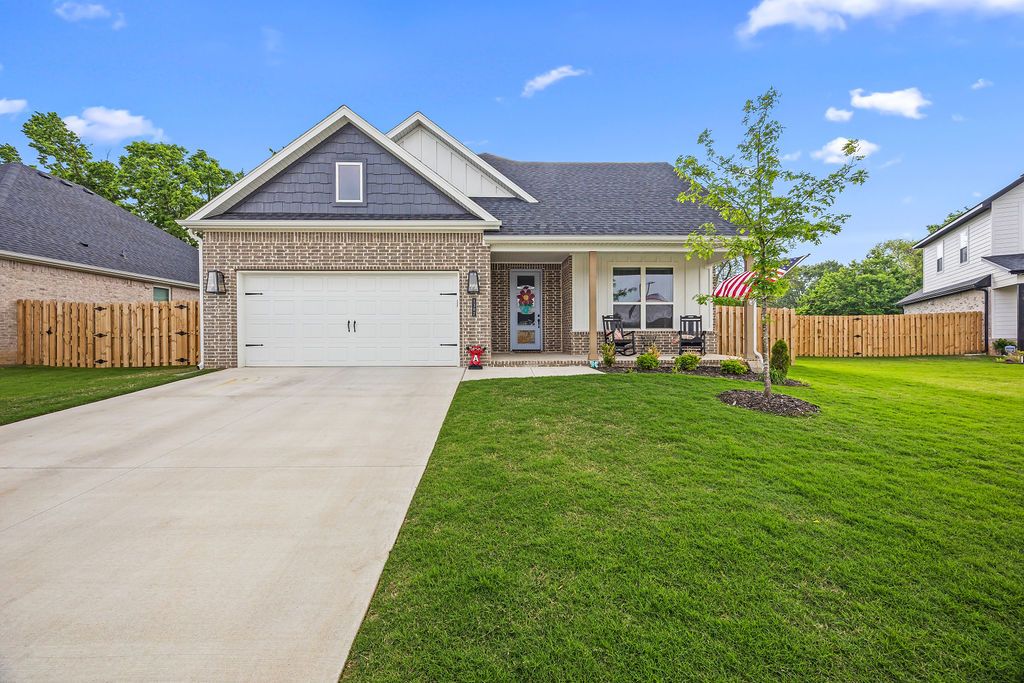1302 Christman Street, Pea Ridge, AR 72751