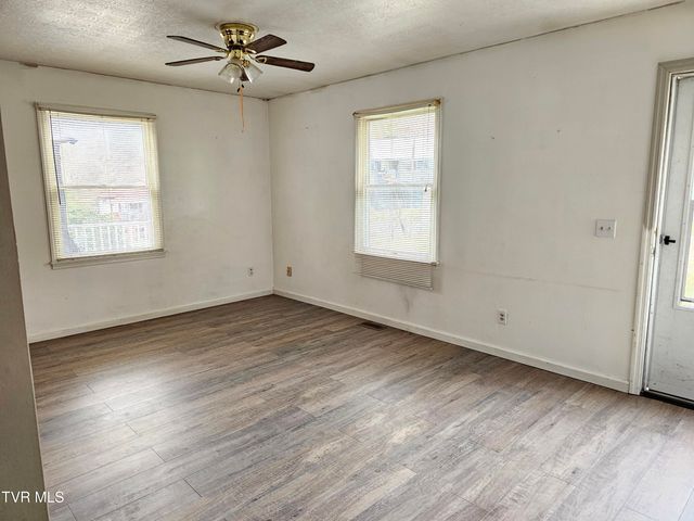 4 Timber Scent, Dante, VA 24237