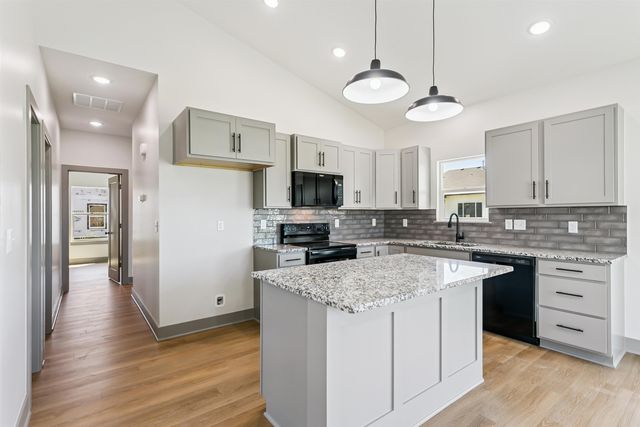 1611 Midway Ct., Valley Center, KS 67147