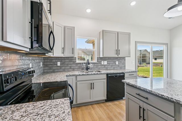 1611 Midway Ct., Valley Center, KS 67147