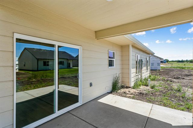 1611 Midway Ct., Valley Center, KS 67147