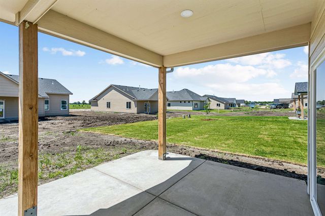 1611 Midway Ct., Valley Center, KS 67147