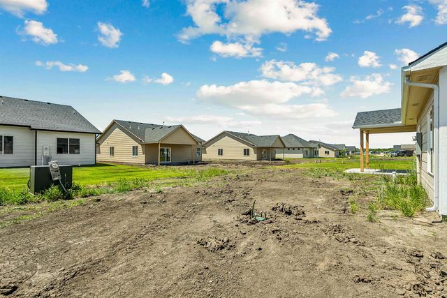 1611 Midway Ct., Valley Center, KS 67147