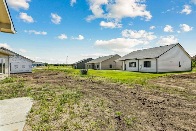 1611 Midway Ct., Valley Center, KS 67147