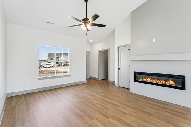 1611 Midway Ct., Valley Center, KS 67147