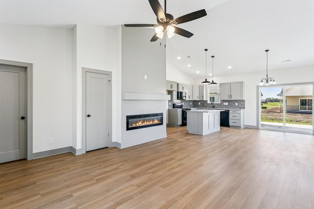 1611 Midway Ct., Valley Center, KS 67147