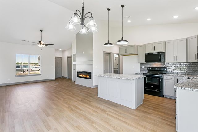 1611 Midway Ct., Valley Center, KS 67147