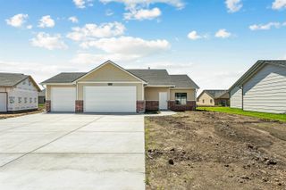 1611 Midway Ct., Valley Center, KS 67147