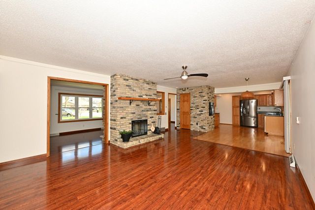 15225 W Park TERRACE, New Berlin, WI 53151