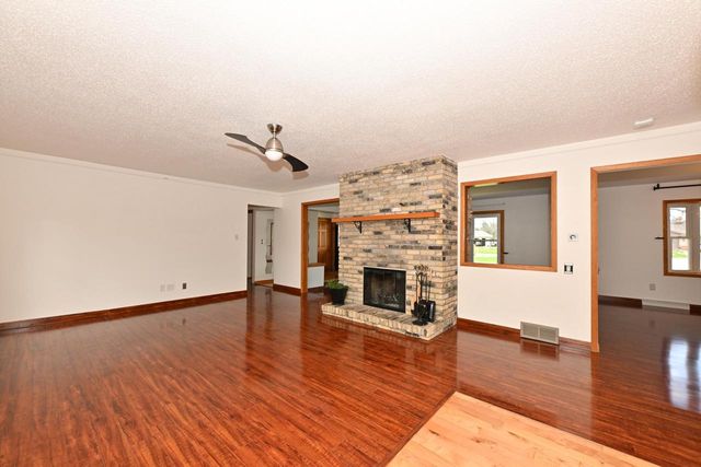 15225 W Park TERRACE, New Berlin, WI 53151