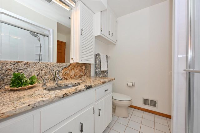 15225 W Park TERRACE, New Berlin, WI 53151