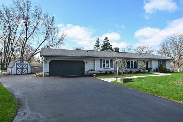 15225 W Park TERRACE, New Berlin, WI 53151