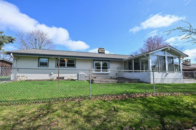 15225 W Park TERRACE, New Berlin, WI 53151