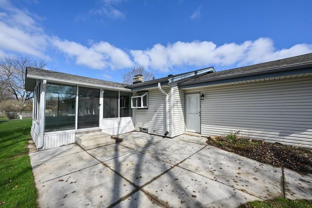 15225 W Park TERRACE, New Berlin, WI 53151