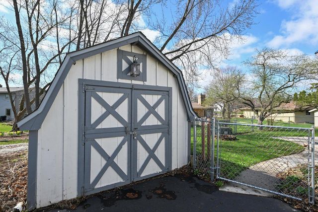 15225 W Park TERRACE, New Berlin, WI 53151