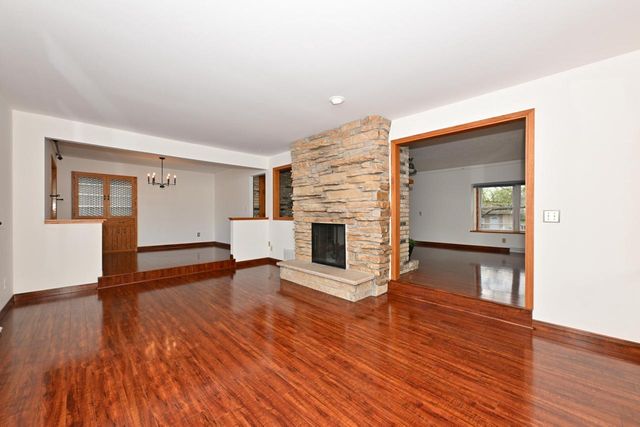 15225 W Park TERRACE, New Berlin, WI 53151