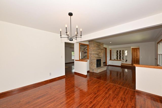 15225 W Park TERRACE, New Berlin, WI 53151