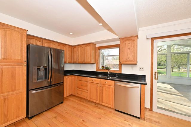 15225 W Park TERRACE, New Berlin, WI 53151