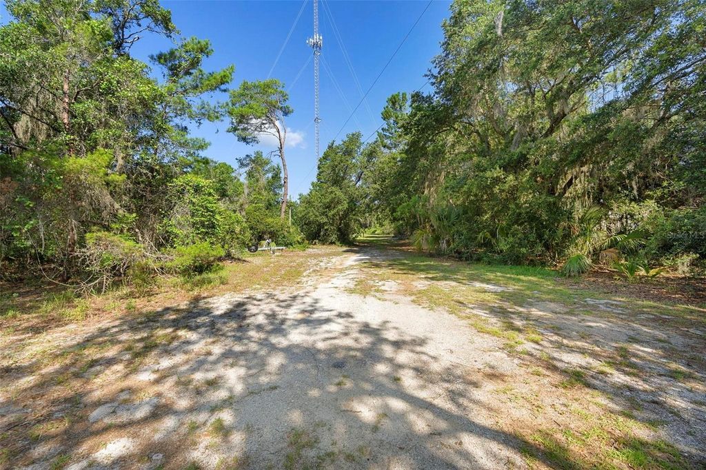 Image 12 of property listing at 1835 S GLENCOE ROAD, New Smyrna Beach, FL 32168