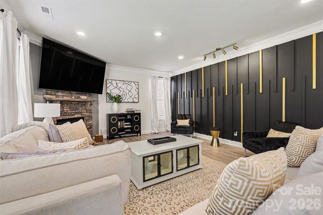 108 W Northstone Road, Mooresville, NC 28115