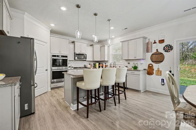 108 W Northstone Road, Mooresville, NC 28115