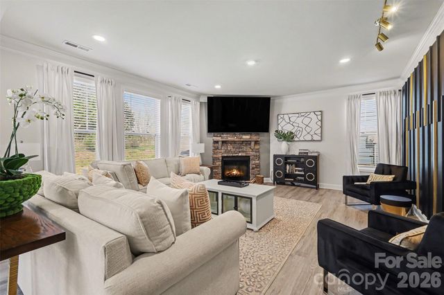 108 W Northstone Road, Mooresville, NC 28115