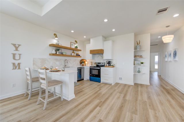 1014 Treaty Dr, Surfside Beach, TX 77541