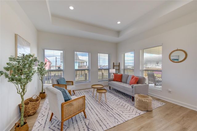 1014 Treaty Dr, Surfside Beach, TX 77541